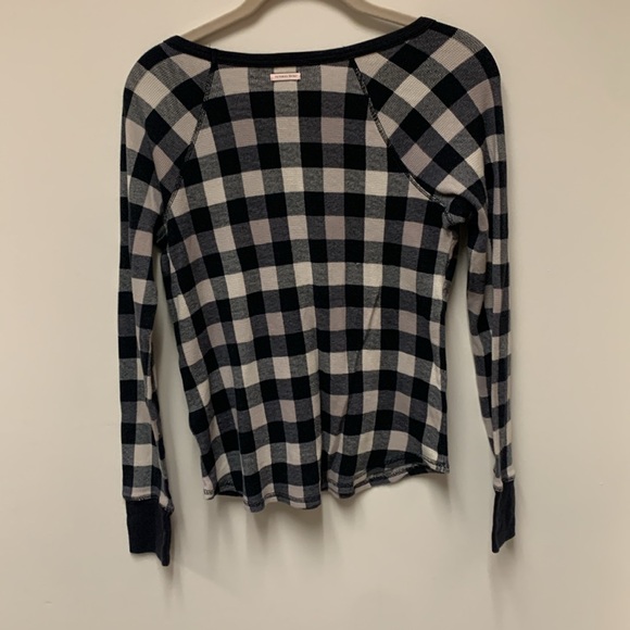 Victoria’s Secret thermal top - Picture 4 of 5